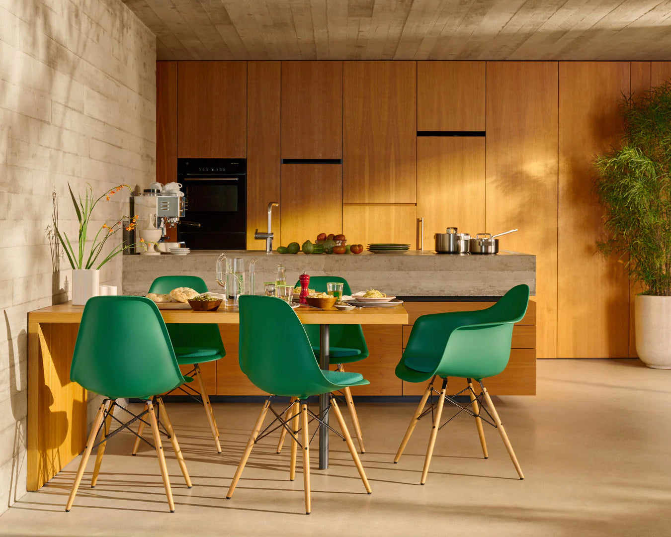 Eames Plastic Side Chair RE DSW