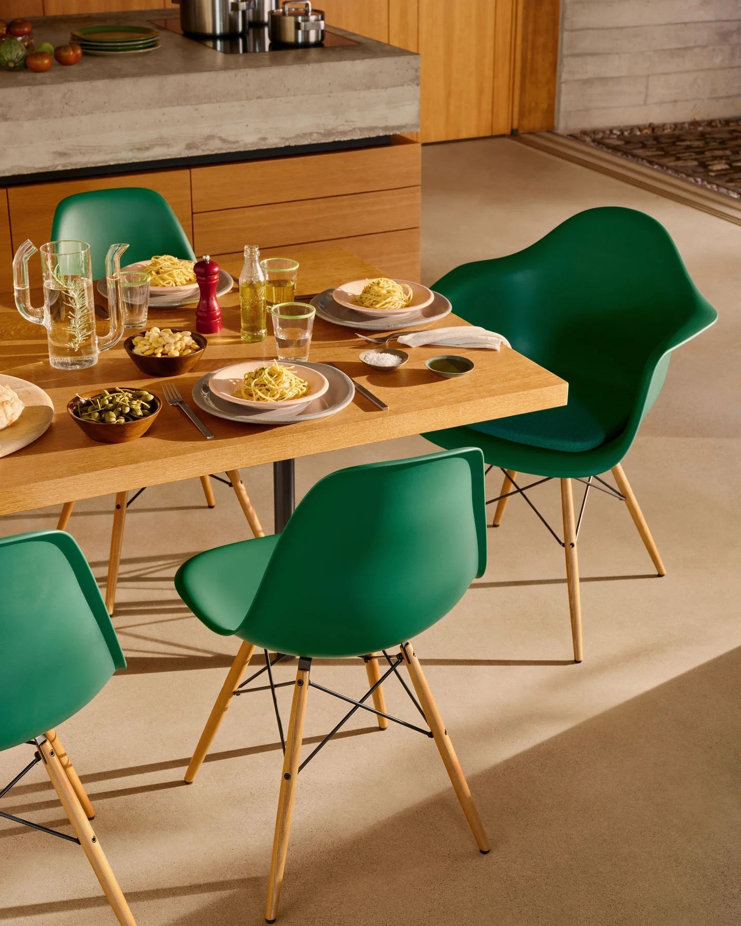 Eames Plastic Side Chair RE DSW
