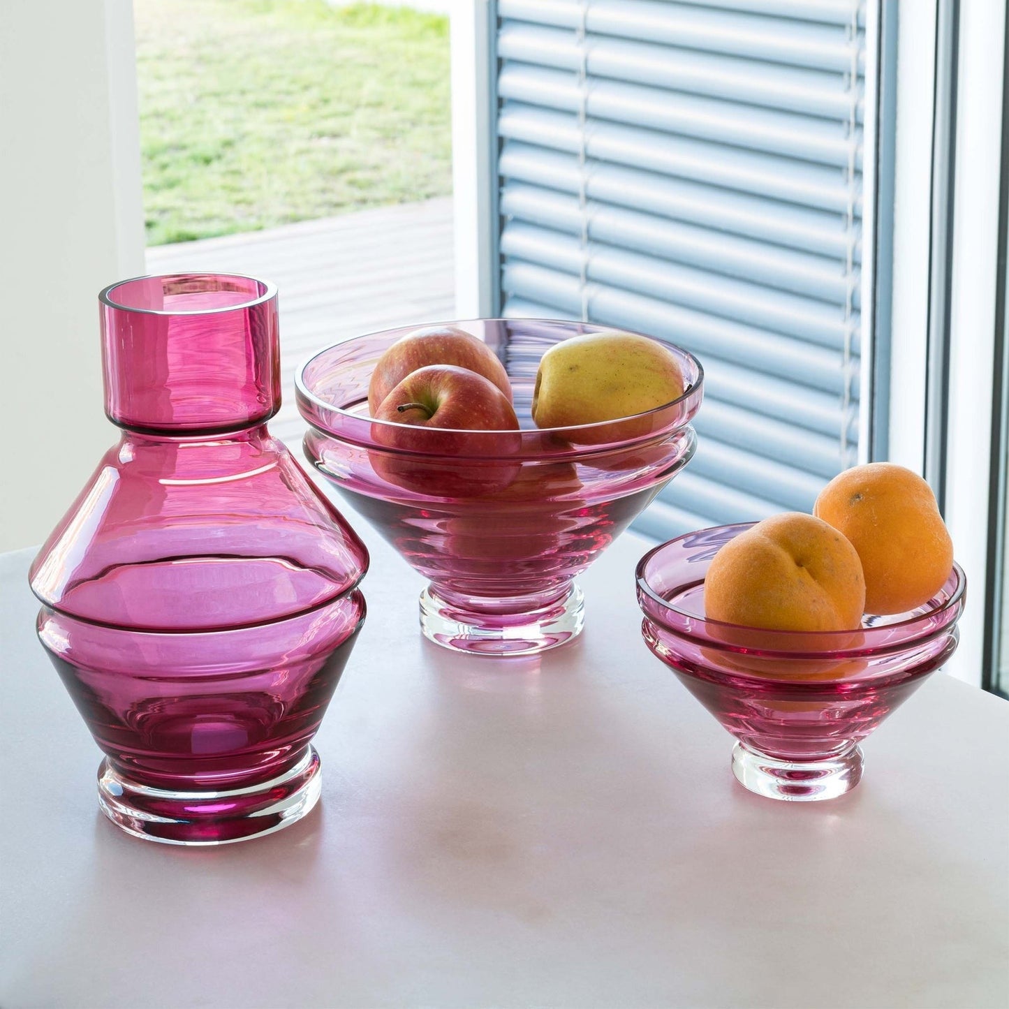 Relæ - glass bowl - large - Rubine Red