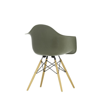 Eames Fiberglass Armchair DAW