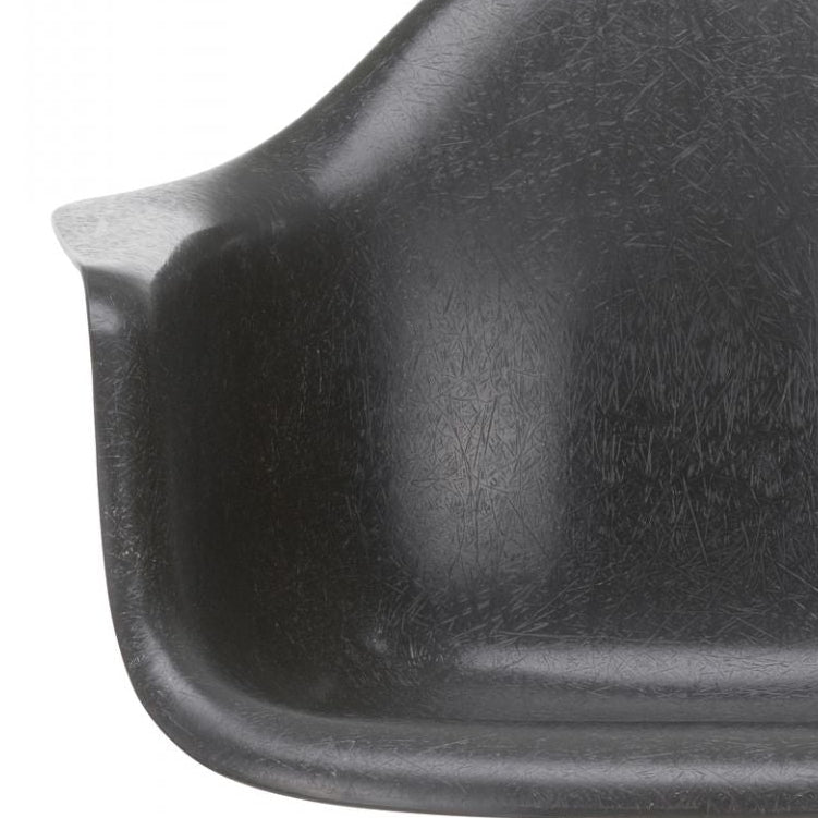 Eames Fiberglass Armchair DAR